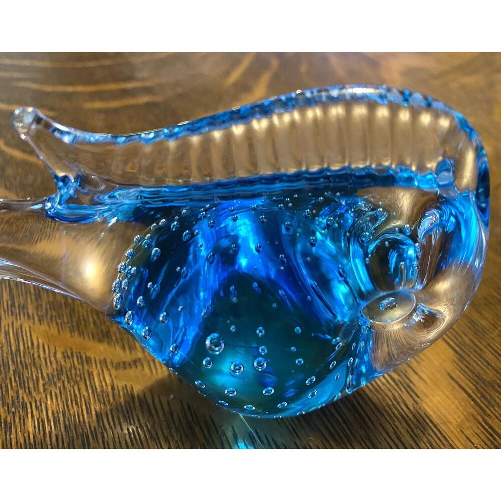 VTG ANTWERP SWEDEN ART GLASS BLUE FISH DECOR PAPERWEIGHT CLEAR POLISHED BASE - Picture 3 of 6